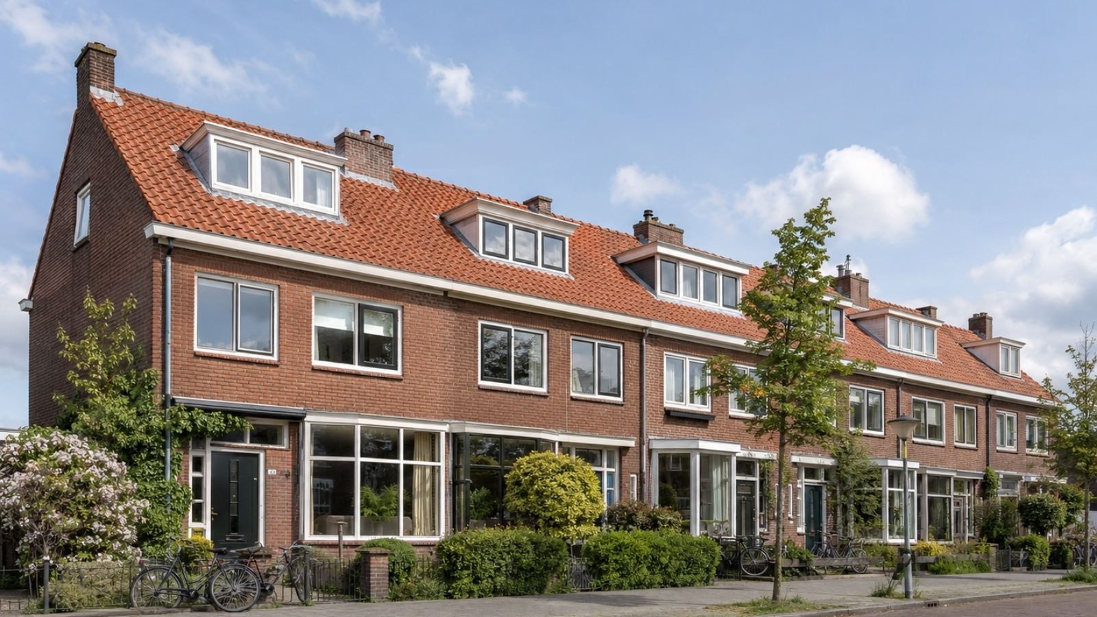Rijtje woningen met stijgende huizenprijzen